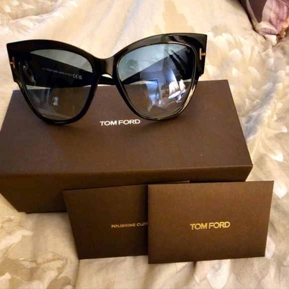 TOM FORD ANOUSHKA SUNGLASSES NWOT NEVER WORN. - Picture 6 of 12